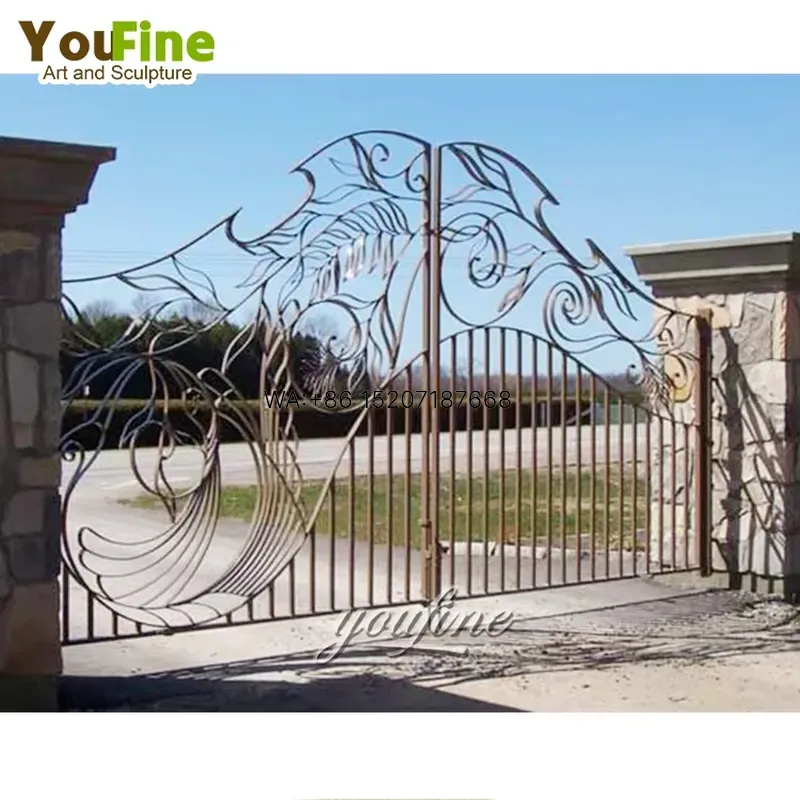بوابة حديدية ضخمة بتصميم بسيط  - مراجعة Home Security For Doors وسعره